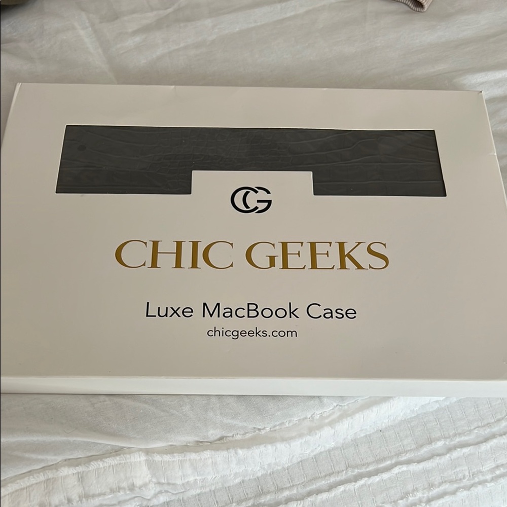 NIB Chic Geeks 13” Luxe MacBook case